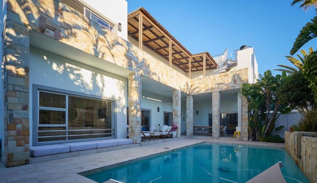 Atlantic Palms Courtyard in Cape Town