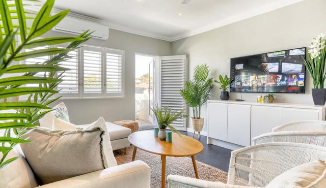 Backup-Powered Elegant Promenade Retreat