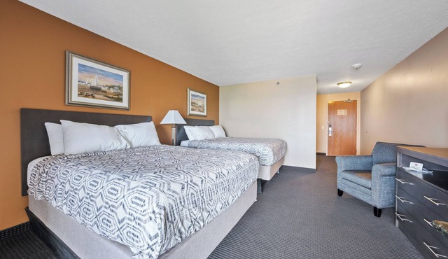 Bayshore Resort at PIB Room with 2 Queens in Put-in-Bay