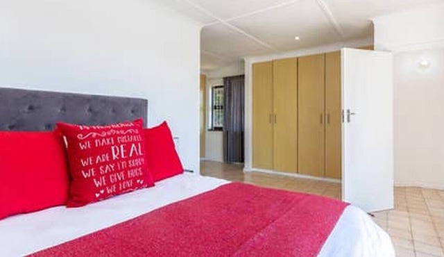 Beach Villa With Pool - Short Walk to the Beach in Ballito