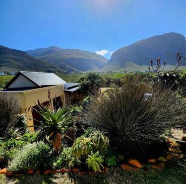 Beachside cottage with breathtaking views in Bettyʼs Bay