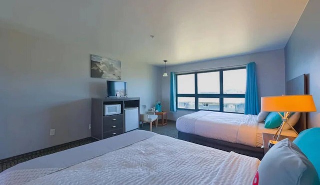 Beachside Stay w/Grab-and-Go Breakfast Near Nye Beach for Families - 2 Rooms! in Newport