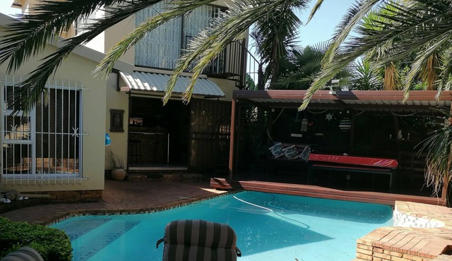 Beautiful African atmosphere , spacious and neat house in a secure area. Value in Kempton Park