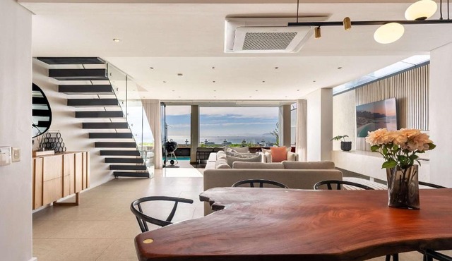 Beautiful Sea Views, Pool & BBQ - Iconic View Green Point in Cape Town