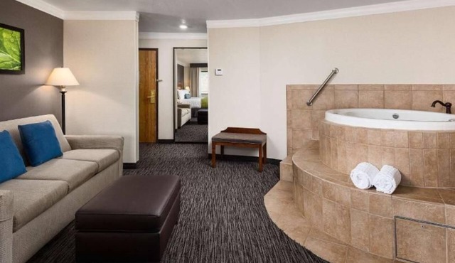 Best Place to Stay in Park City! Free Breakfast, Pool, Shuttle, Pet-friendly! in Park City