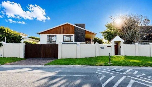 Blue watarbay guest house in Gqeberha