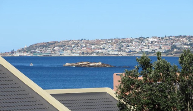 Bob Bouwer Sea View Apartment in Bayview