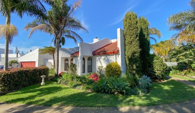 Böllinger Guesthouse is located in the heart of George's golf paradise in George