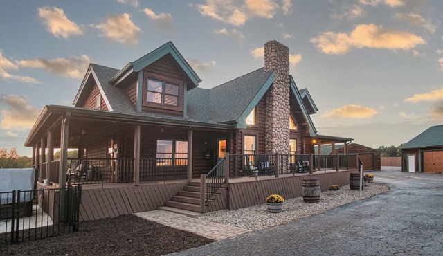 Bourbon Trail Cabin, Game Room, Hot Tub, Fire Pit in Bloomfield