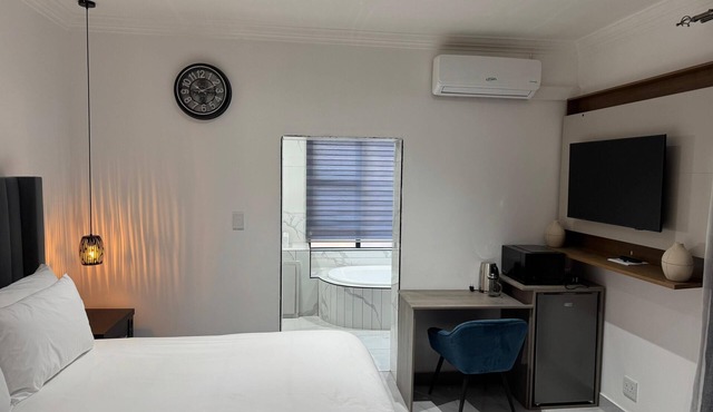 Boutique Hotel-Style Room In Ferndale-B2 in Randburg