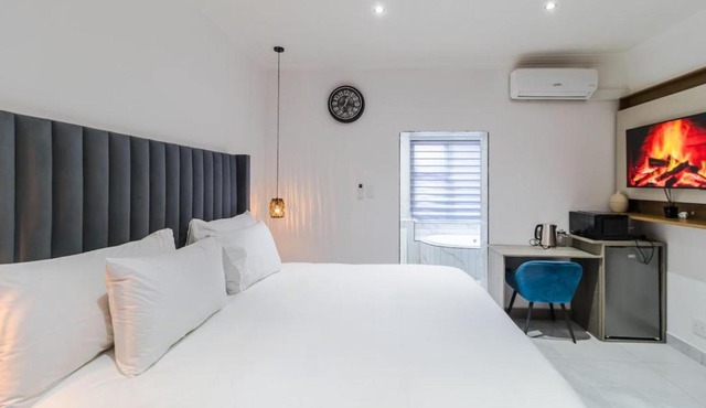 Boutique Hotel-Style Room In Ferndale-B2 in Johannesburg