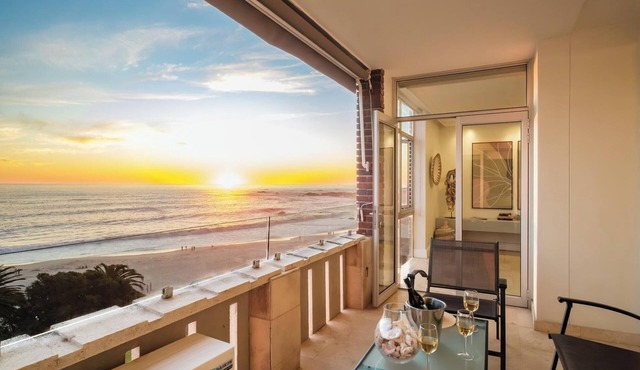 Camps Bay Beachside 2bed w Sea View Cloud 9