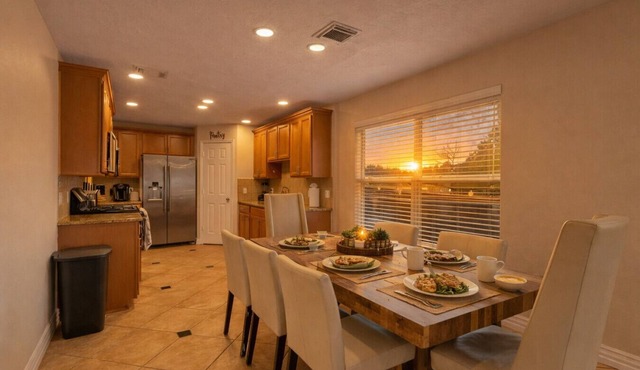 Cape Cottage Retreat in Spring | Near Expressway in Spring