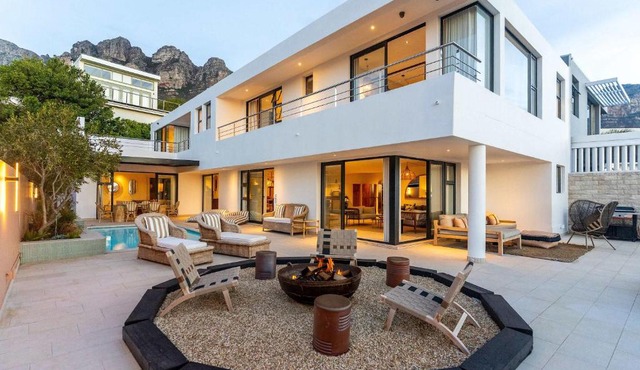 Cape House - Camps Bay Villa Sleeps 10 Pool Views in Cape Town