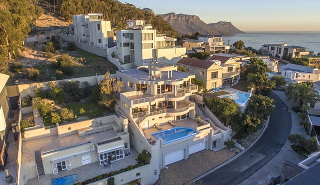 Cape Town -Bantry Bay - Ocean Views, Pool, WiFi, Security, Parking, Backup Power in Cape Town