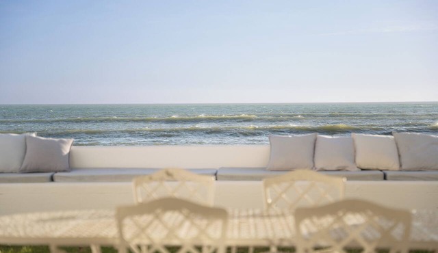 Casa Blanca - Luxury Beachfront Villa - Private pool - Sleeps 11 in Cape Town