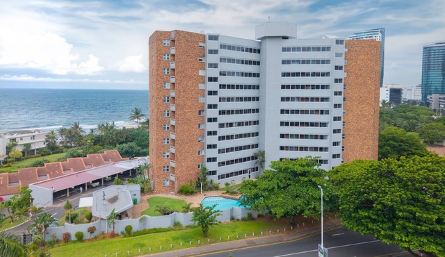 Central Location| Balcony | Pool in Umhlanga