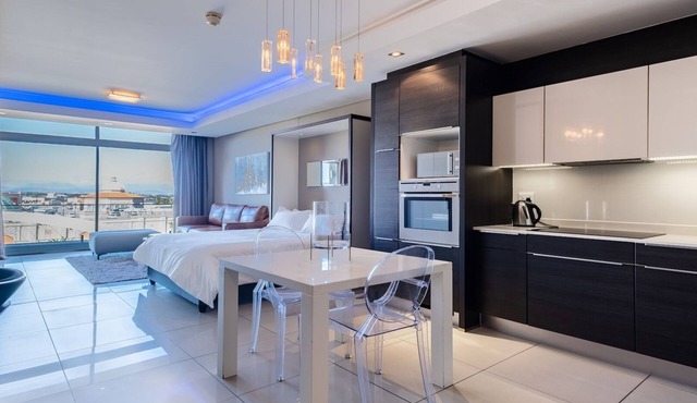 CENTURY CLUB - Luxury Apartment Hotels