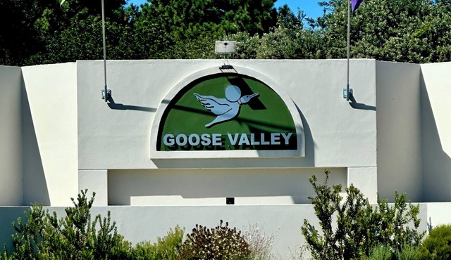 Charming 2-bedroom apartment in the beautifully designed Gary Player Golf Estate in Plettenberg Bay