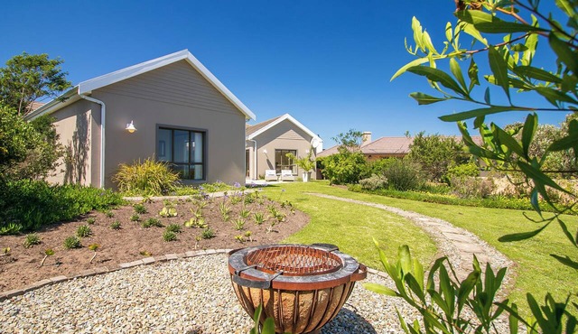 Charming 3-bedroom with swimming pool in delightful Knysna for your getaway in Knysna