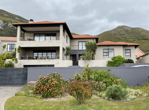Chasing Jacuzzi Sunsets sea and mountain views in Hermanus