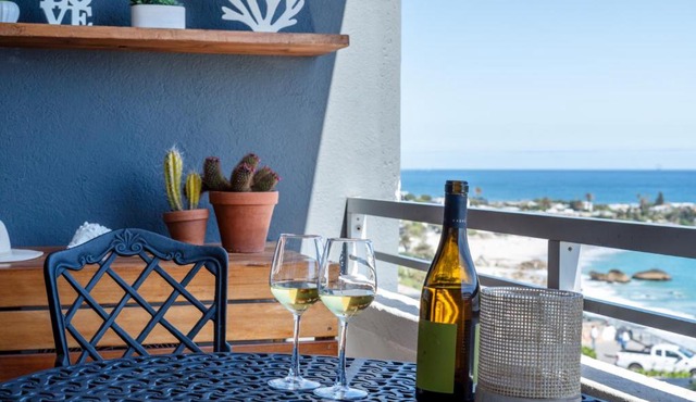 Clifton Studio - Seaviews & Walk To The Beach, Sea Point & Camps Bay in Cape Town