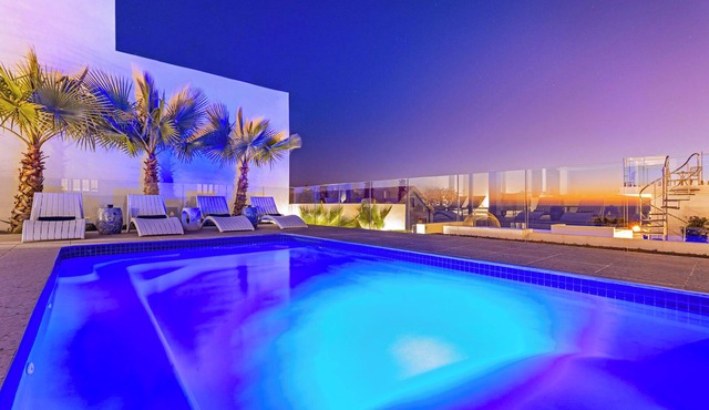 Clifton YOLO Spaces – Clifton Mansion Villa in Cape Town