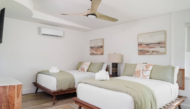 Coastal Double Full- 5 min walk to beach! in St. Augustine