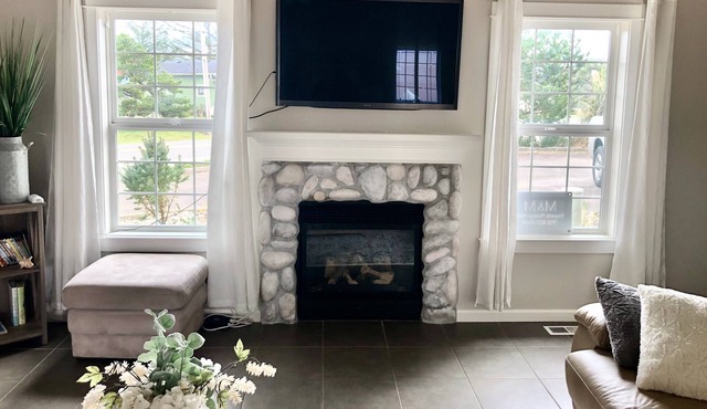 Coastal Getaway, 1 block from the beach Pet Friendly in Cloverdale