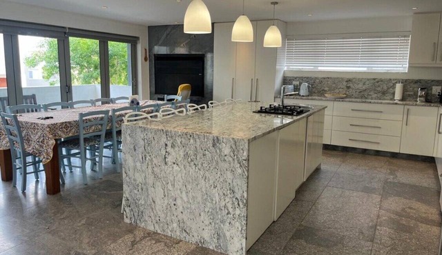 Comfortable Coastal Villa Retreat, 4 Bedrooms - Stone throw from Private Beach in Langebaan