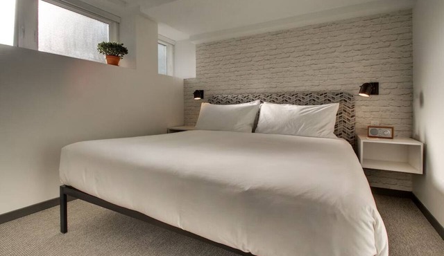 Compact & Contemporary Stay Ideal for Business Travelers – Work & Relax in Washington