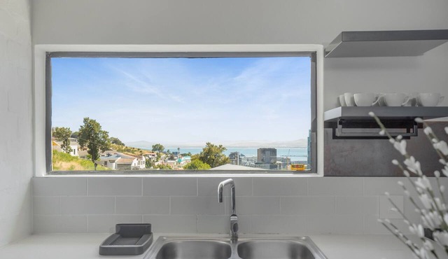 Contemporary 3-Bedroom in Bo-Kaap | Views and Pool in Cape Town