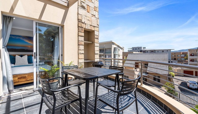 Coral Grove - Two Bedroom Apartment, Sleeps 5