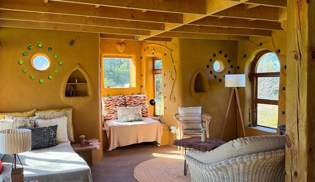 Cozy African Cob Cottage in EC
