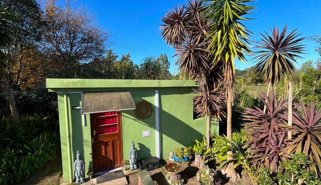 Cozy private Ferngrove cottage with garden views at Stormsriver in Stormsrivier