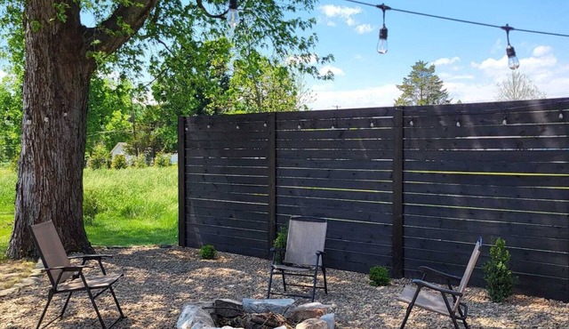 Cozy stay in Bernville with out door fire pit area in Bernville
