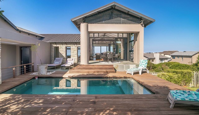 Delightful unit with 3 bed, 3 bath & pool make this an ideal home to relax. in Knysna