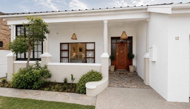 Design-Led Character Home, 3 Min Walk to Fish Hoek Beach in Cape Town