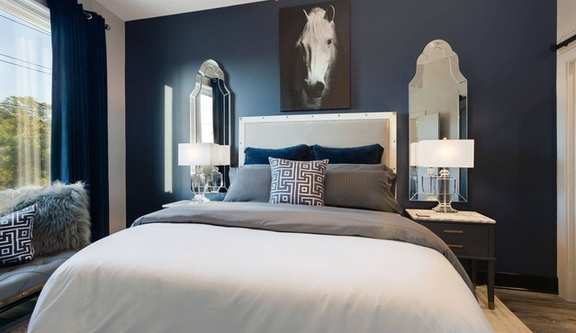 Downtown Exquisite Couples Weekend Getaway+Parking in Nashville