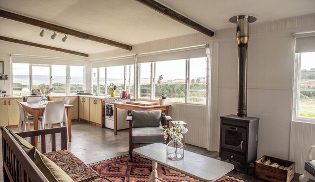 Duck pond - 2 bedroom cottage in quaint Stanford with a duck pond! in stanford