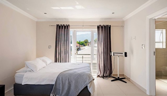 Elegant 4-Bedroom House Rental in Cape Town