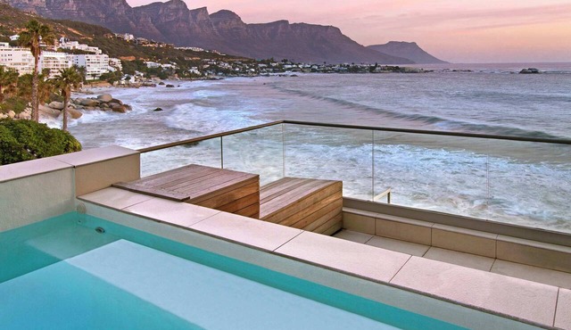 Elegant Apt, Pool, Endless Views - Clifton Views in Cape Town
