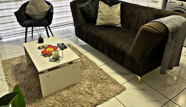 Elite Luxury Garden Escape, Executive Cottage in Welkom with Wi-Fi & Parking in Welkom