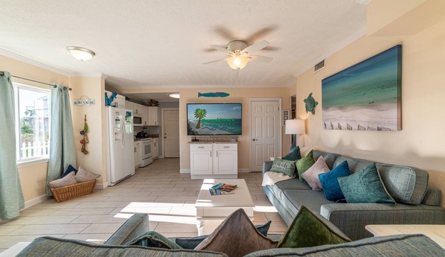 Emerald Beach Cottage-PCB-Gorgeous 1950s Vintage Cottage-Short Walk to Beach-Fire Pit-Pet Friendly in Panama City Beach