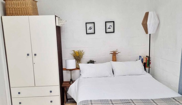 En-Suite private cozy modern self-catering cottage. in Cape Town