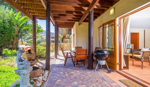 Enjoy a relaxed coastal stay surrounded by nature, minutes from Brenton Beach in Brenton-on-Sea