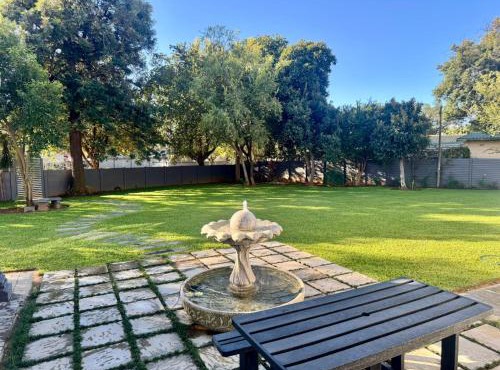 Entire Home for 6 Guests with Braai Area and Jacuzzi in Rustenburg