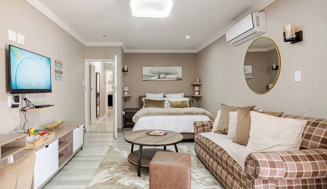 Executive en-Suite, cozy, comfy and spacious in Johannesburg South