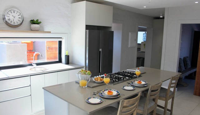 Fabulous four bedroom main house with WiFi in Sedgefield, near to the beach in Sedgefield