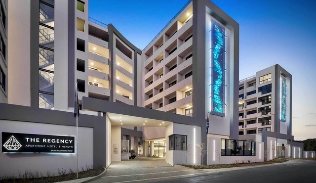 Family-Friendly#2BR APR: Poolside#Near Menlyn Mall in Pretoria
